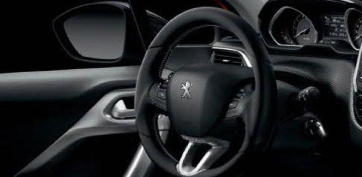 Detail of interior of Peugeot 108 image
